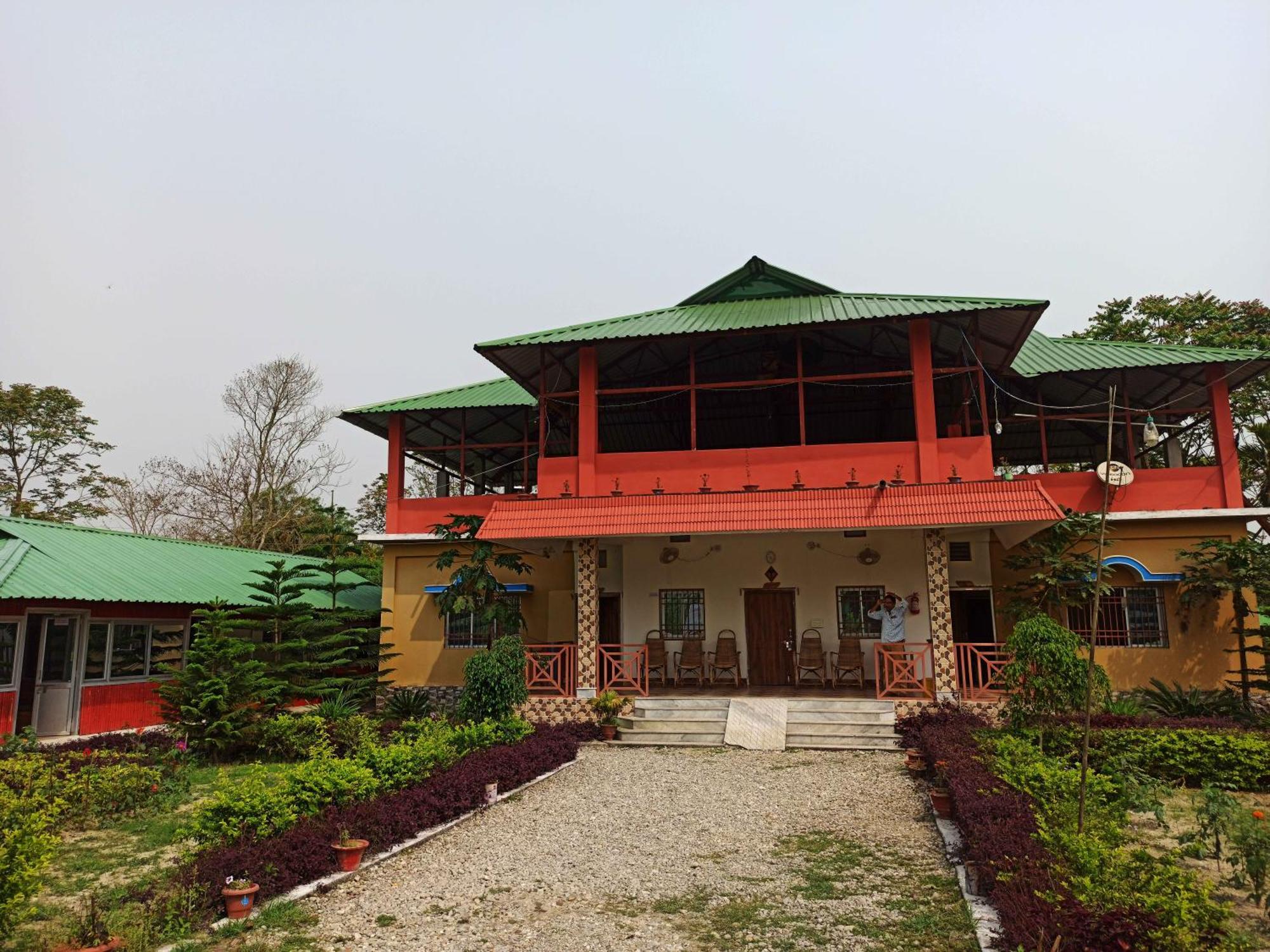 Grasshopper Jungle Queen Resort Chālsa Zewnętrze zdjęcie