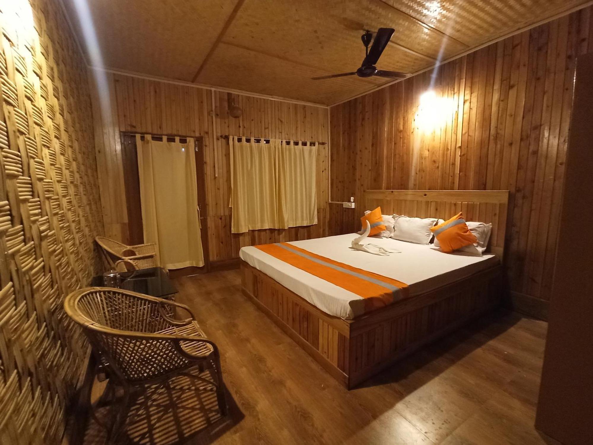 Grasshopper Jungle Queen Resort Chālsa Zewnętrze zdjęcie