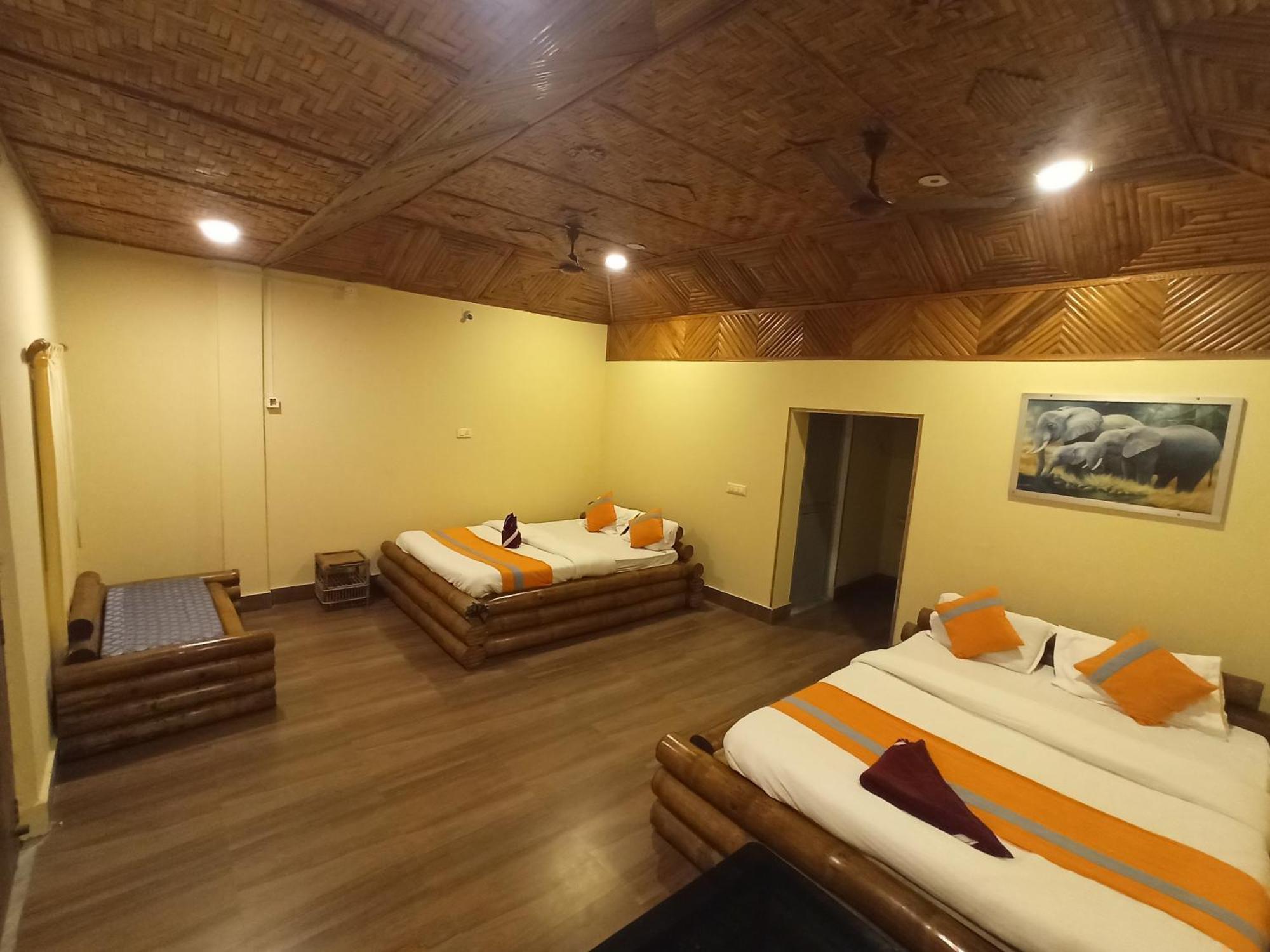 Grasshopper Jungle Queen Resort Chālsa Zewnętrze zdjęcie